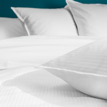 Drap plat jacquard de satin Grand hôtel chez Olyrêve Literie
