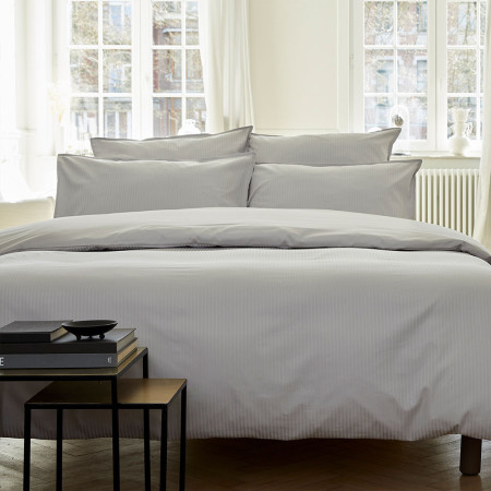 Drap plat jacquard de satin Grand hôtel chez Olyrêve Literie