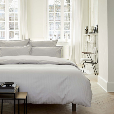 Drap plat jacquard de satin Grand hôtel chez Olyrêve Literie